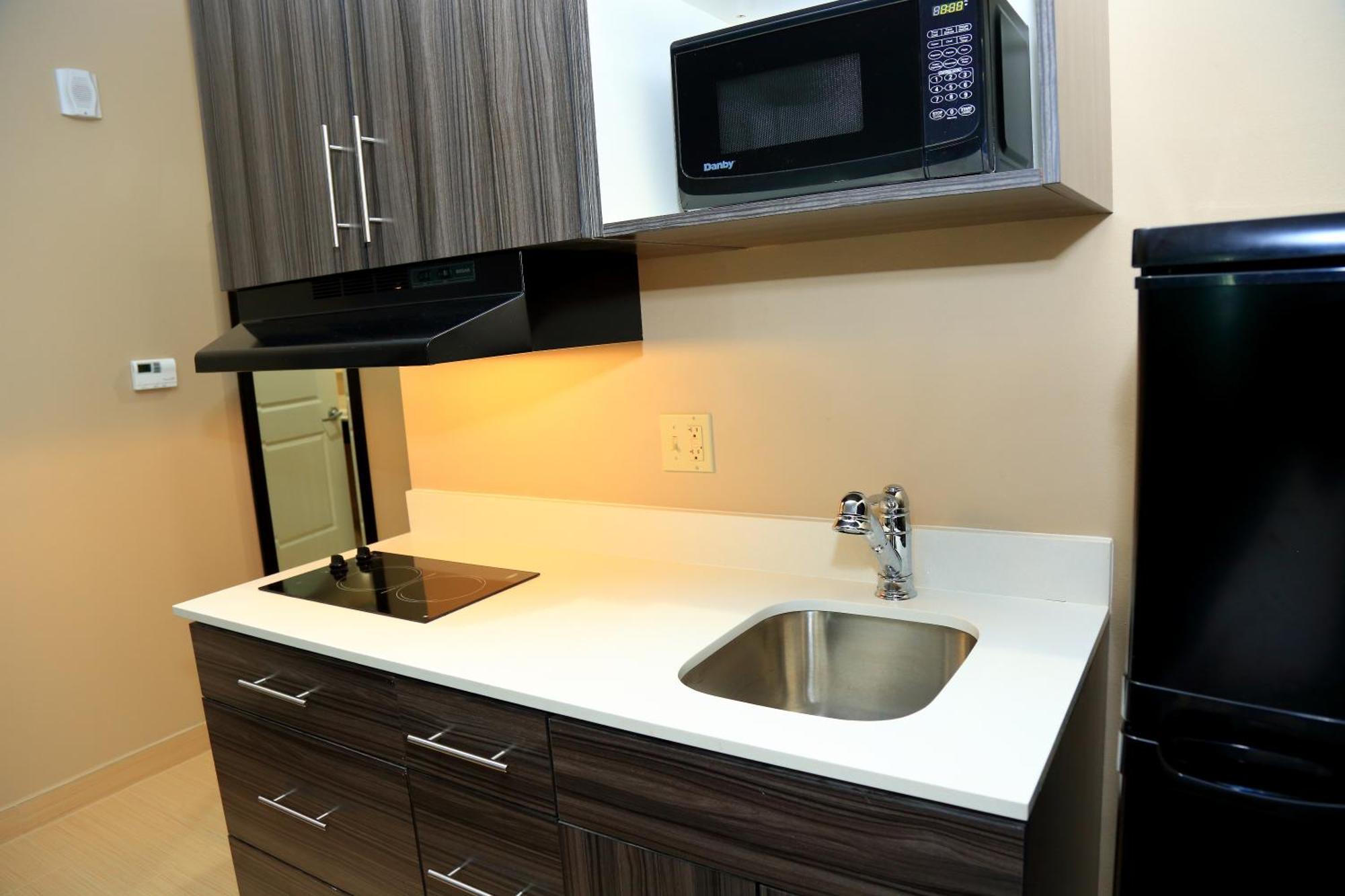 Americas Best Value Inn & Suites-Prairieville Exterior foto