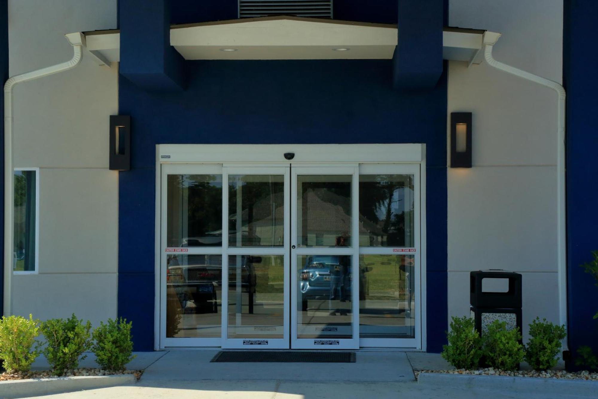 Americas Best Value Inn & Suites-Prairieville Exterior foto